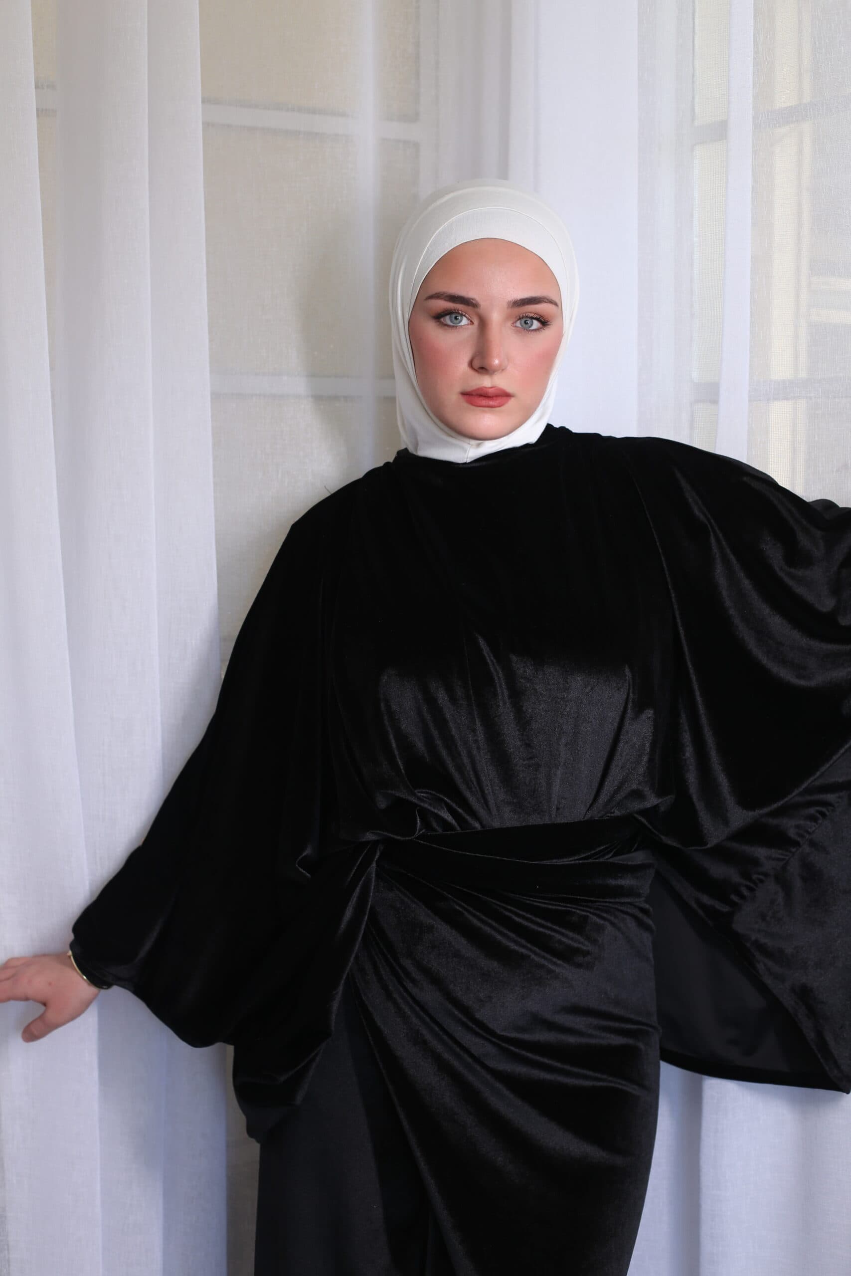 Velvet Kharzat – Black