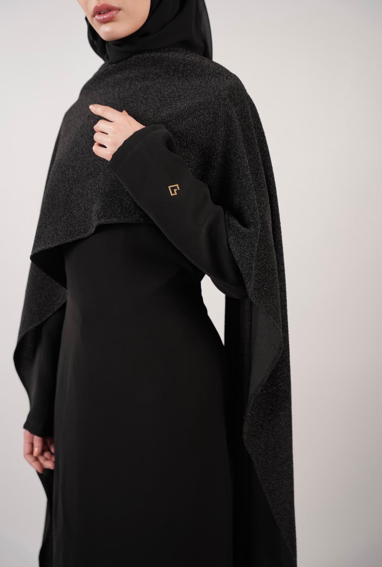 Glow Scarf Abaya – Black
