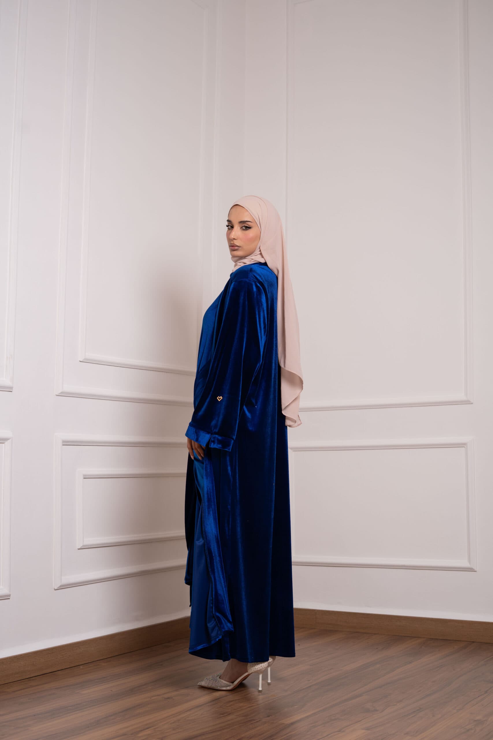 VELORA VELVET ABAYA SET